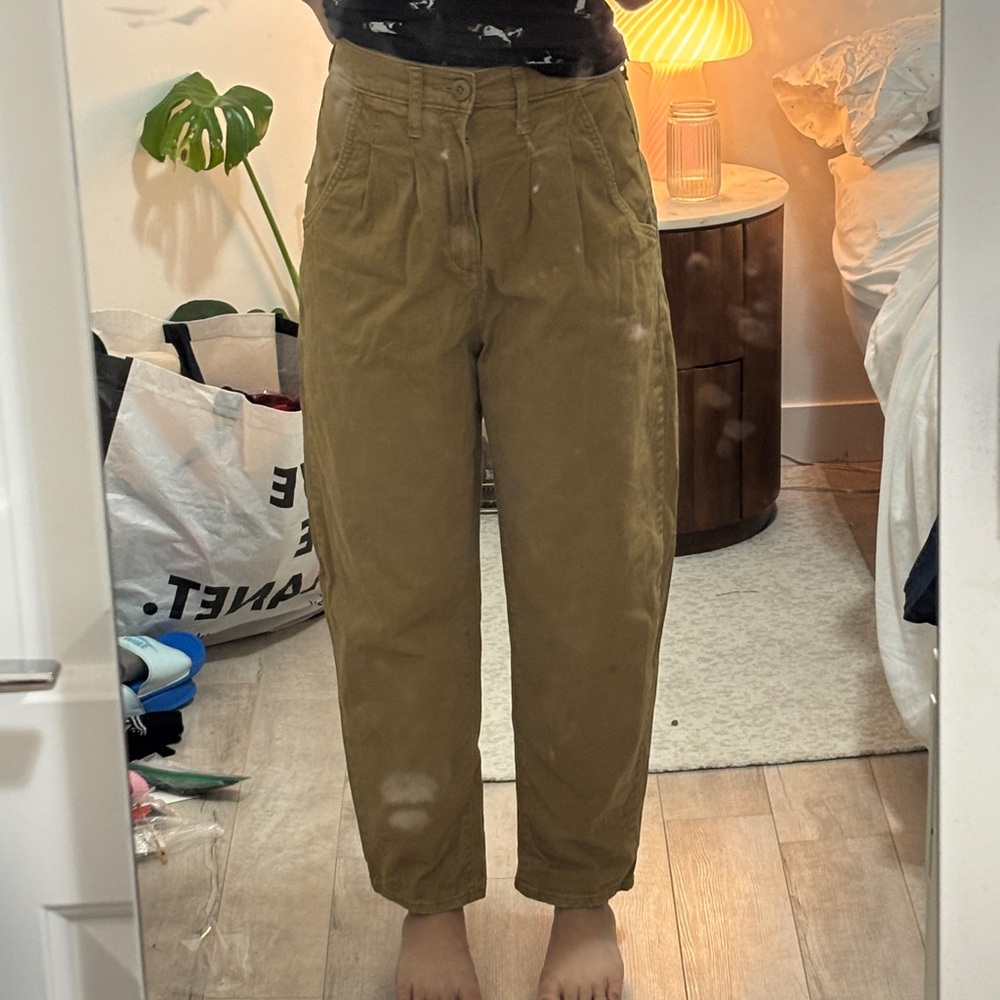 Levis Women Balloon Leg Tan Pants